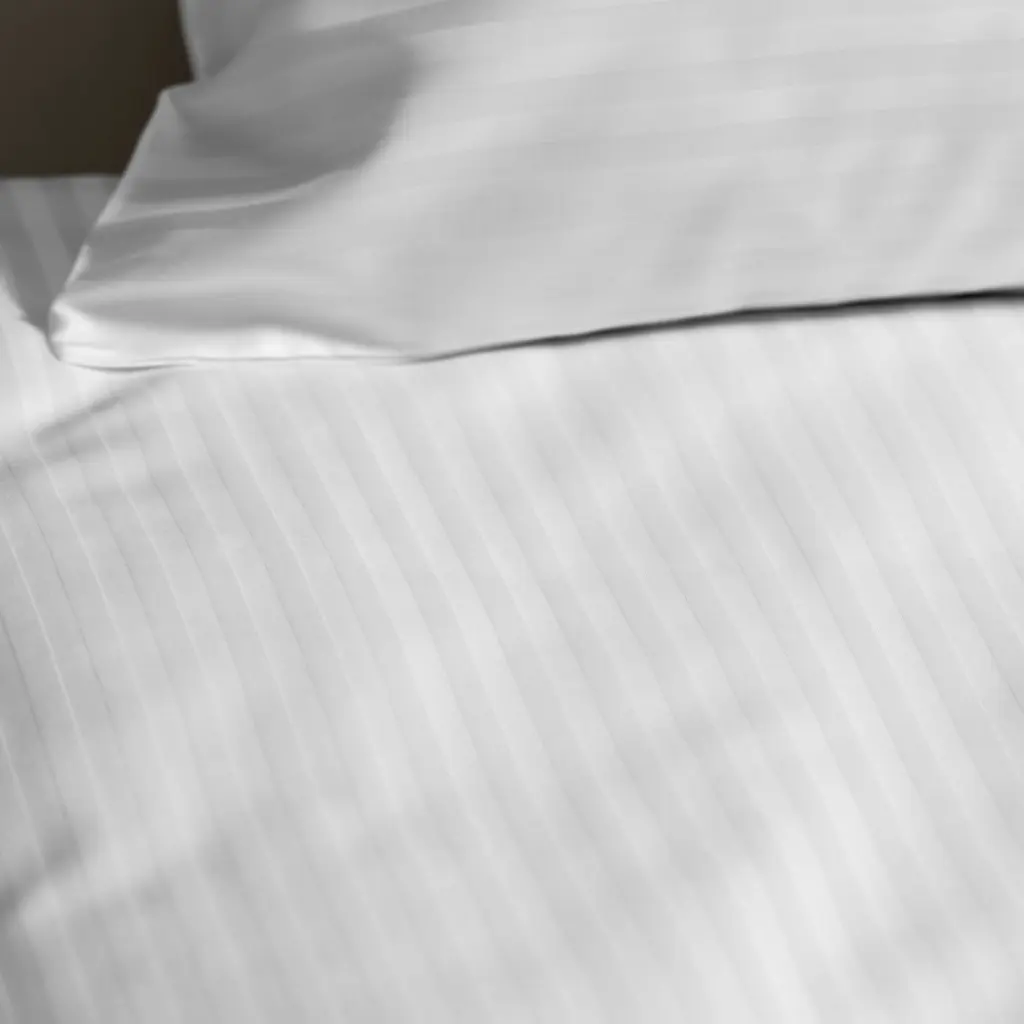 Poszwy hotelowe 140x200 Endura- paski 10 mm 50% bawełna, 50% poliester